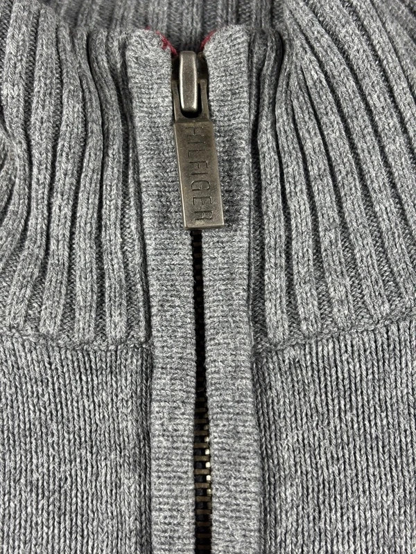 Pull Tommy Hilfiger gris zippé col montant taille S – Tommy Hilfiger – taille S 4