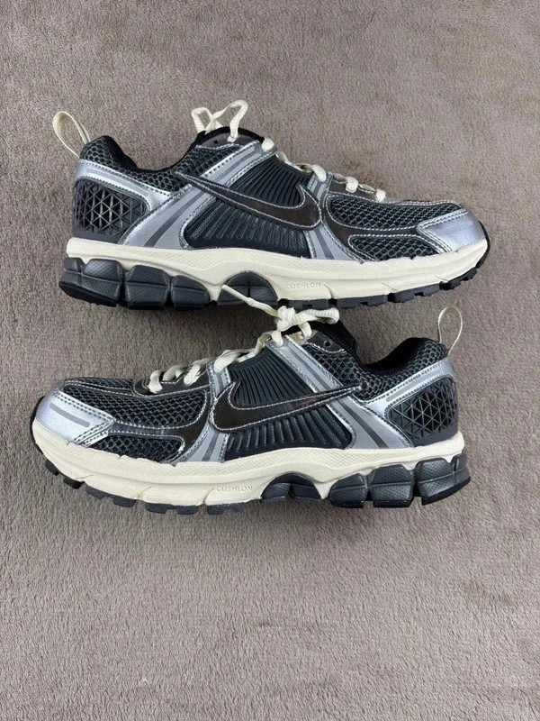 Nike Vomero 5 Iron Grey Chrome - Taille 38.5