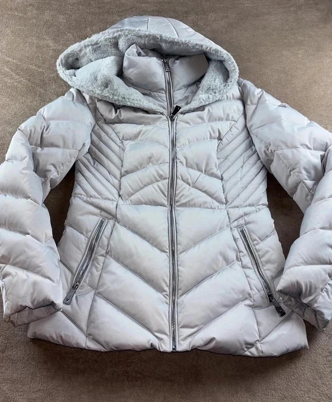 Doudoune Guess gris clair / argentée fourrure - Taille S