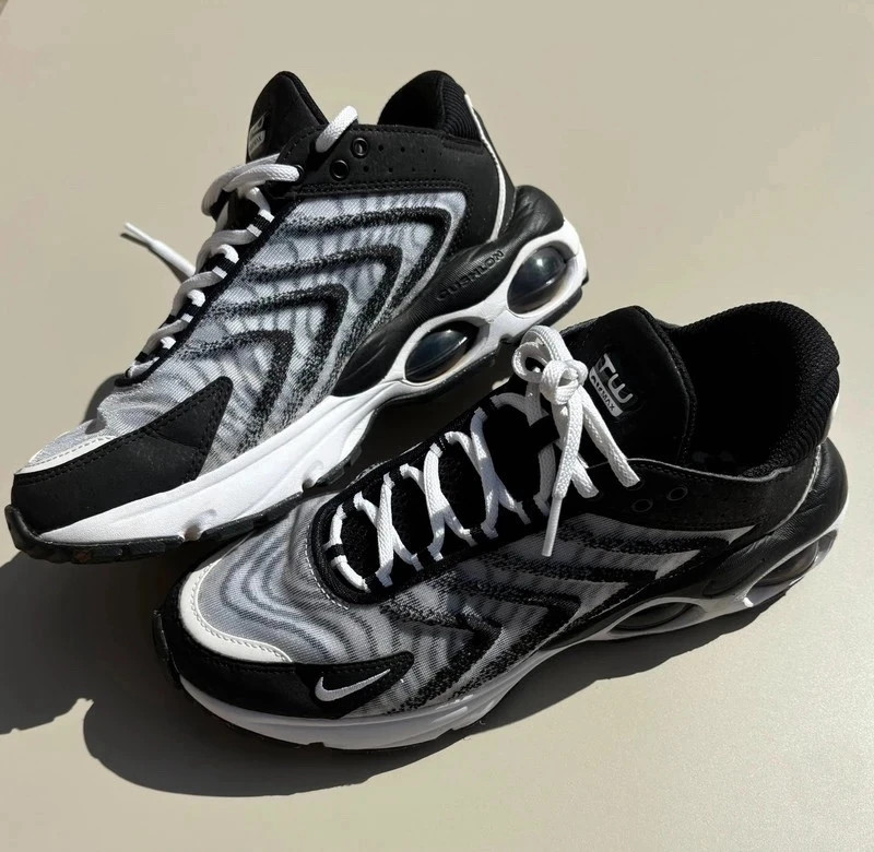 Nike Air Max TW Noire et Blanche - T40
