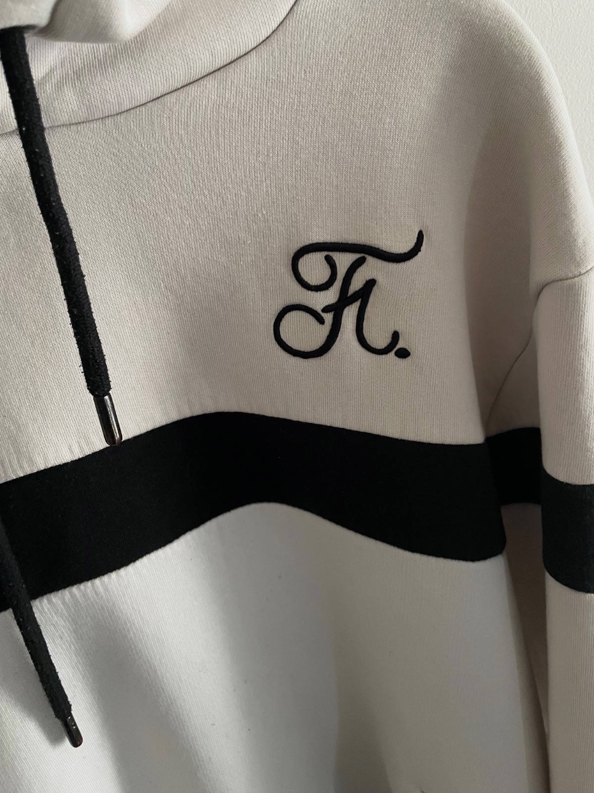 Sweat à capuche Final Club blanc et noir – Final Club – taille M 2