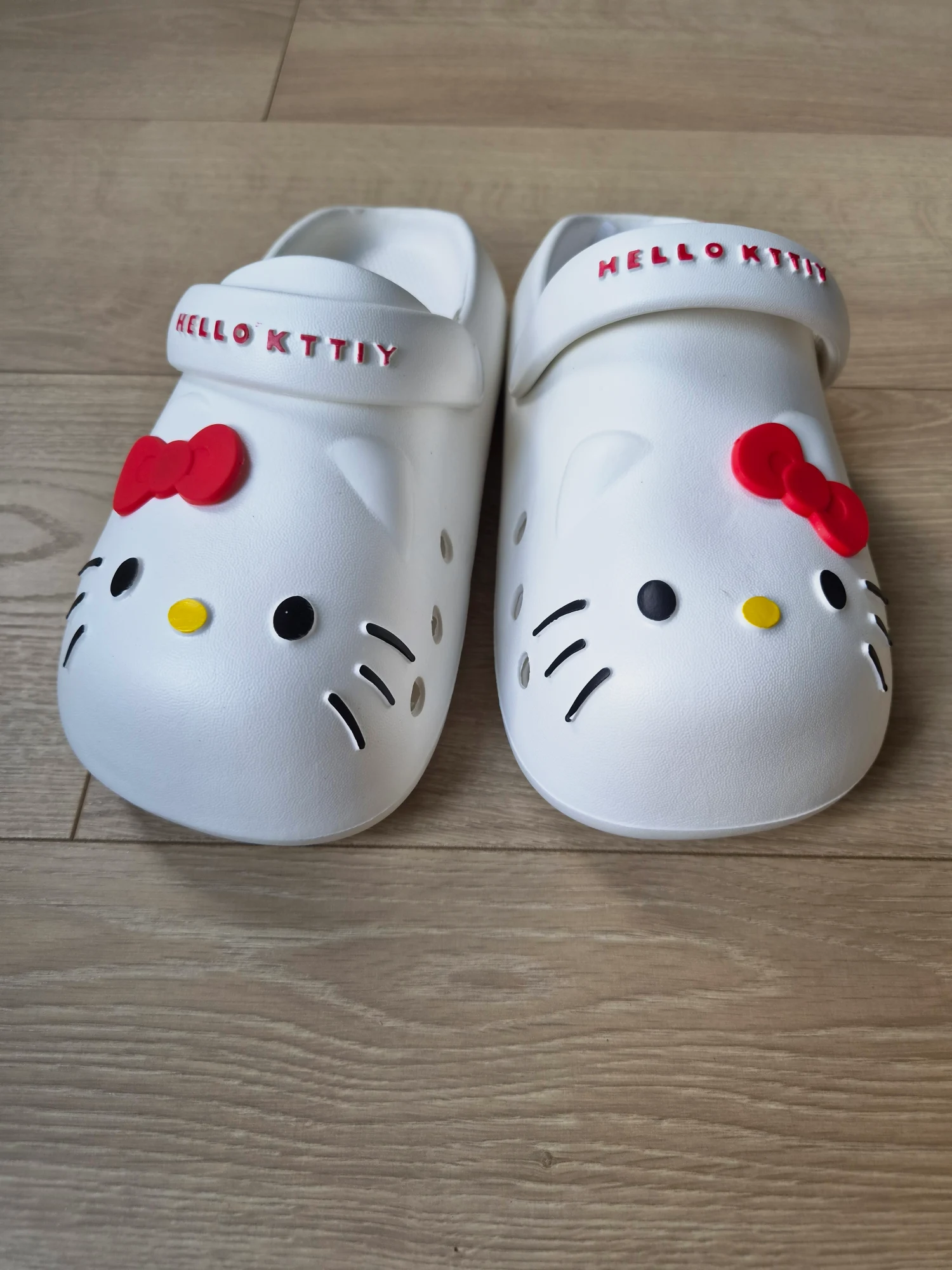 Sabots de plage blancs Hello Kitty 3 ans