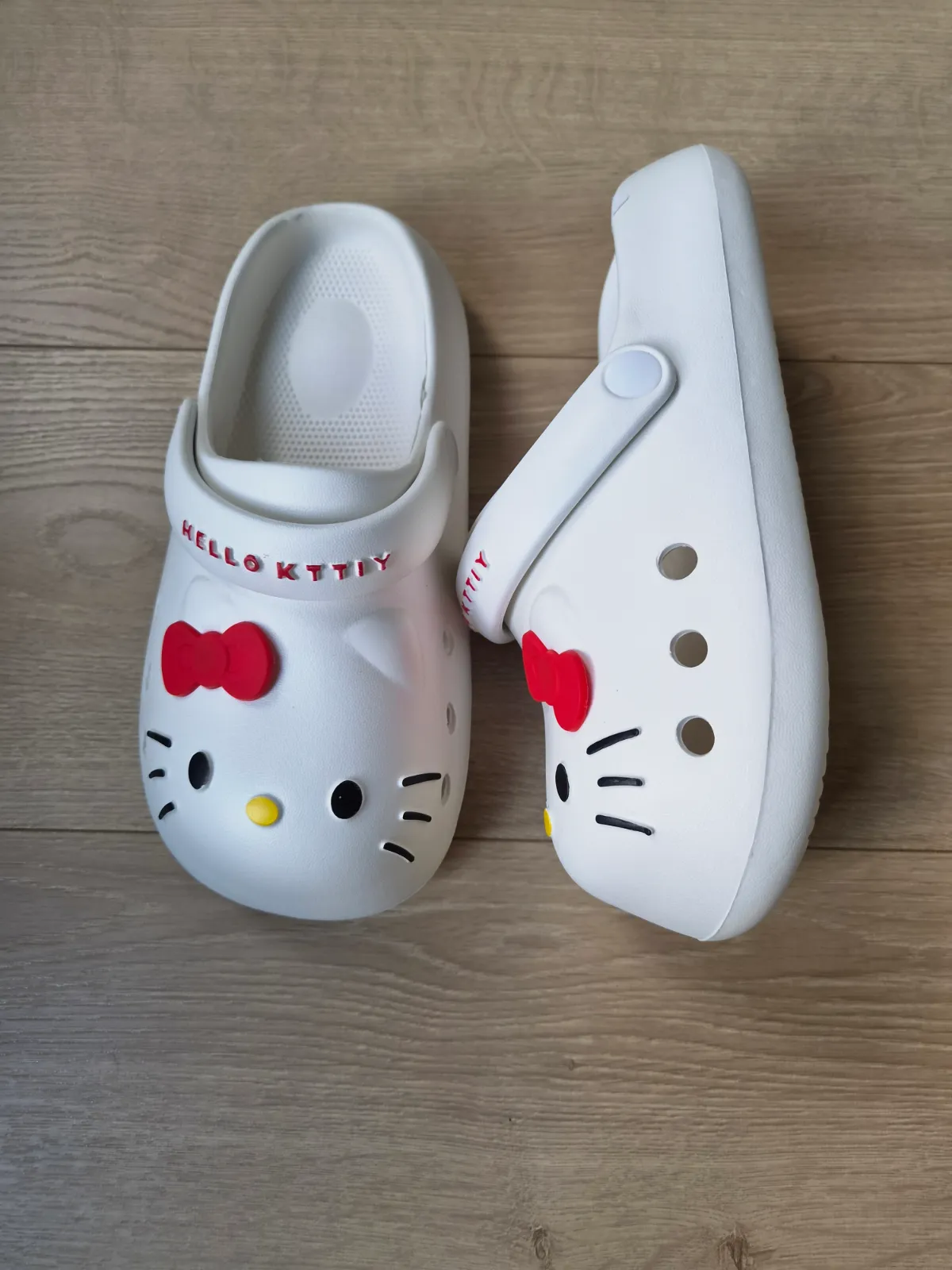 Sabots de plage blancs Hello Kitty 3 ans – Hello Kitty – taille EU 38 3