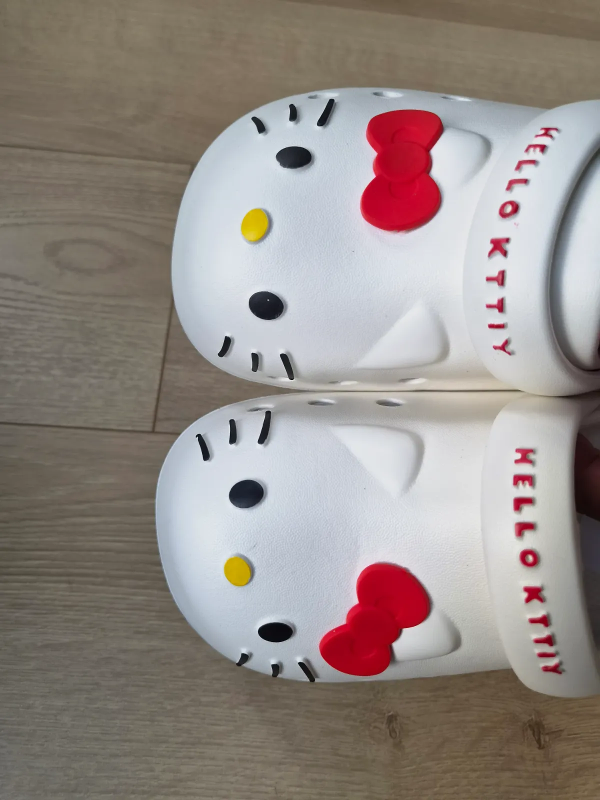 Sabots de plage blancs Hello Kitty 3 ans – Hello Kitty – taille EU 38 4