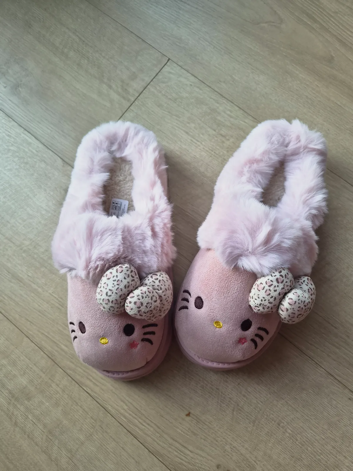 Chaussons Hello Kitty roses en fausse fourrure – Sanrio – taille EU 38 5