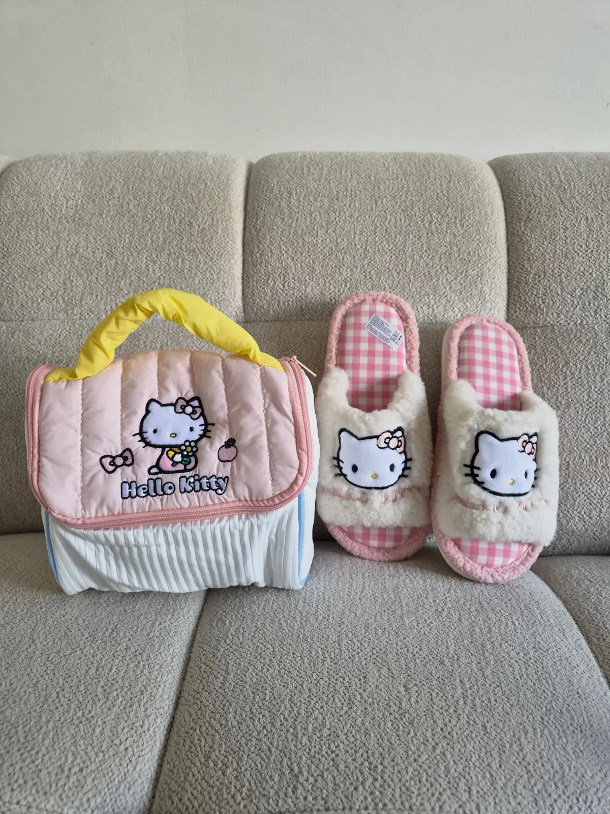 Chaussons et trousse Hello Kitty Sanrio – Sanrio – taille EU 35 6