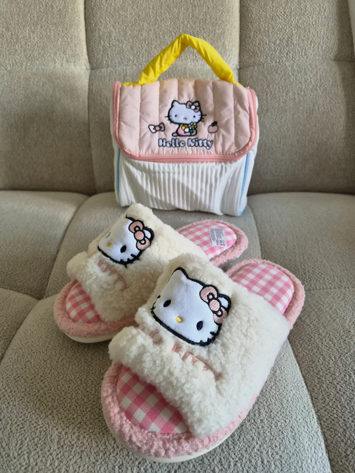 Chaussons et trousse Hello Kitty Sanrio – Sanrio – taille EU 35 2