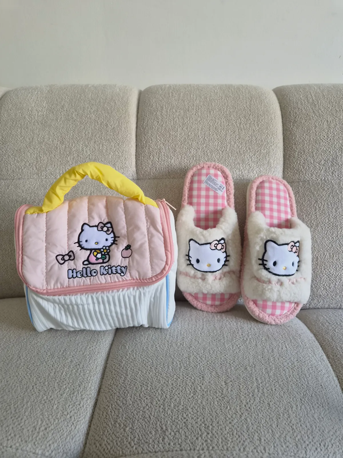 Chaussons et trousse Hello Kitty Sanrio – Sanrio – taille EU 35 7