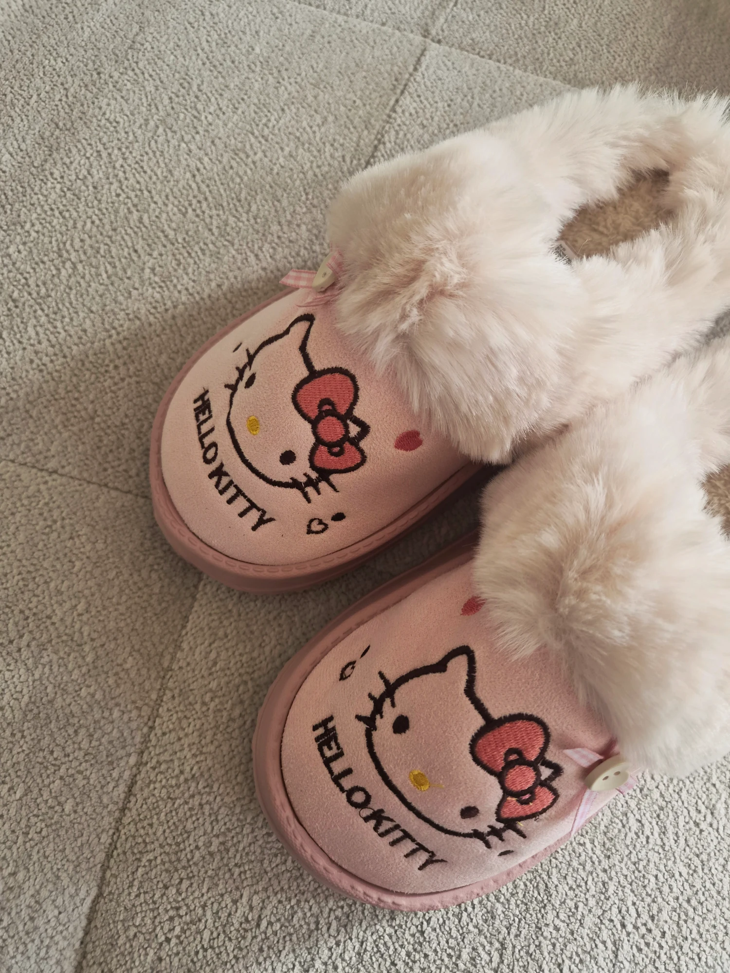 Chaussons douillet rose Hello Kitty Sanrio