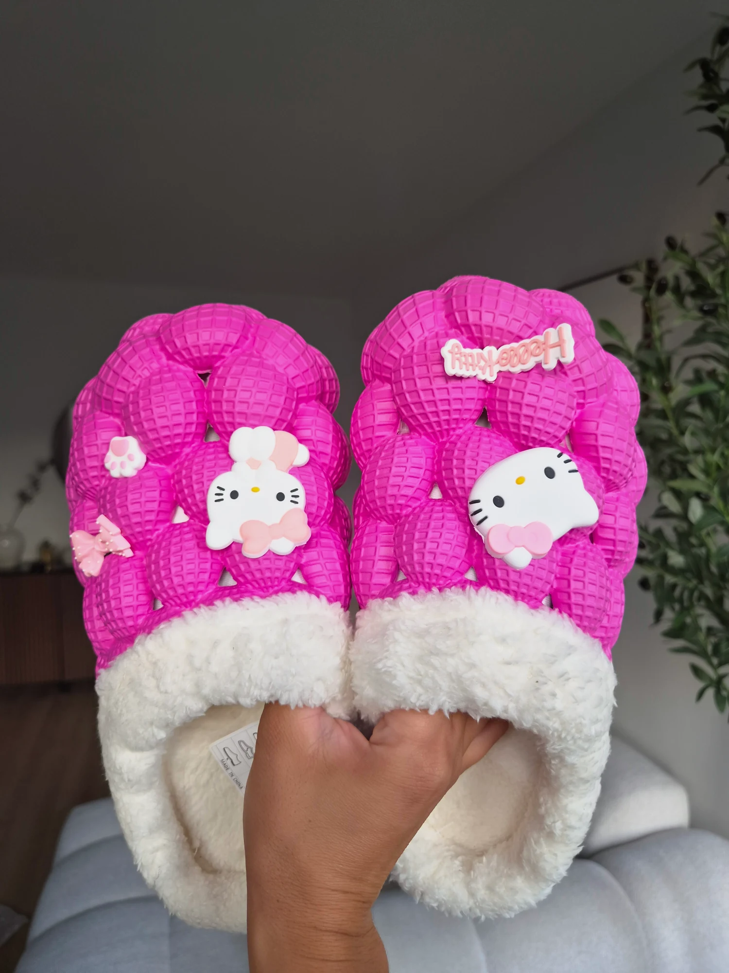 Chaussons sabots Hello Kitty roses fourrés