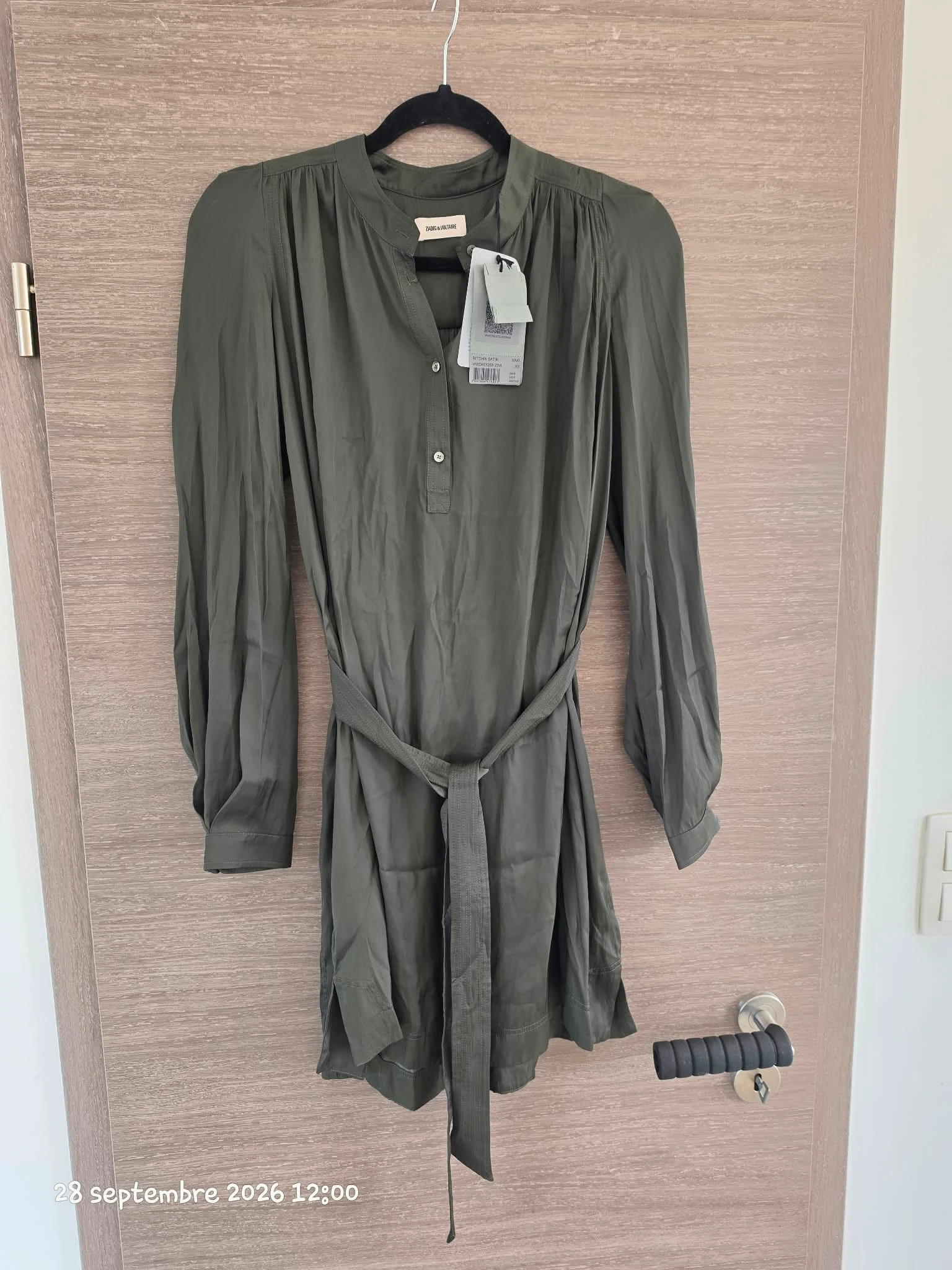 Robe courte en satin Zadig & Voltaire – Modèle Ritchin Satin Kaki (Taille XS