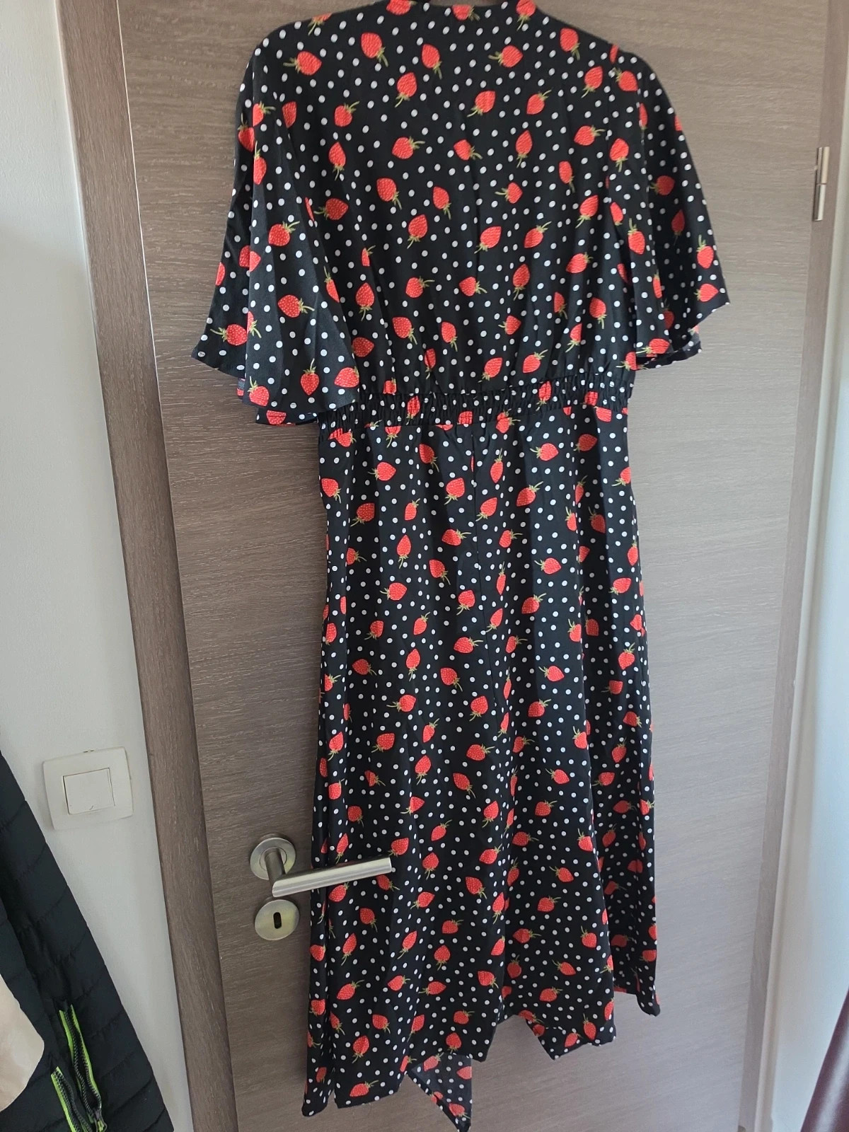 Robe longue Axara Paris noire à fraises – Taille S – Axara – taille S 3
