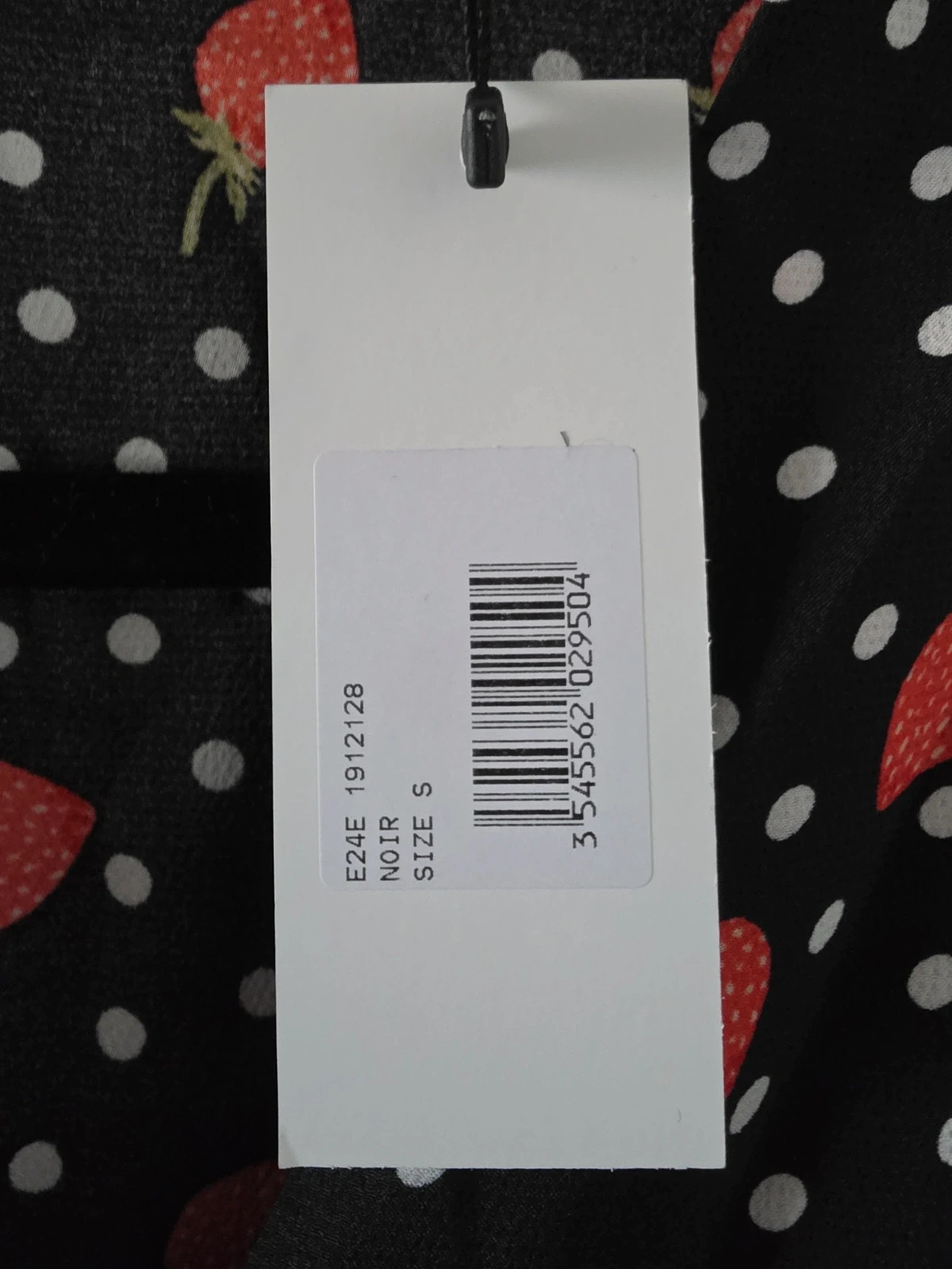 Robe longue Axara Paris noire à fraises – Taille S – Axara – taille S 4