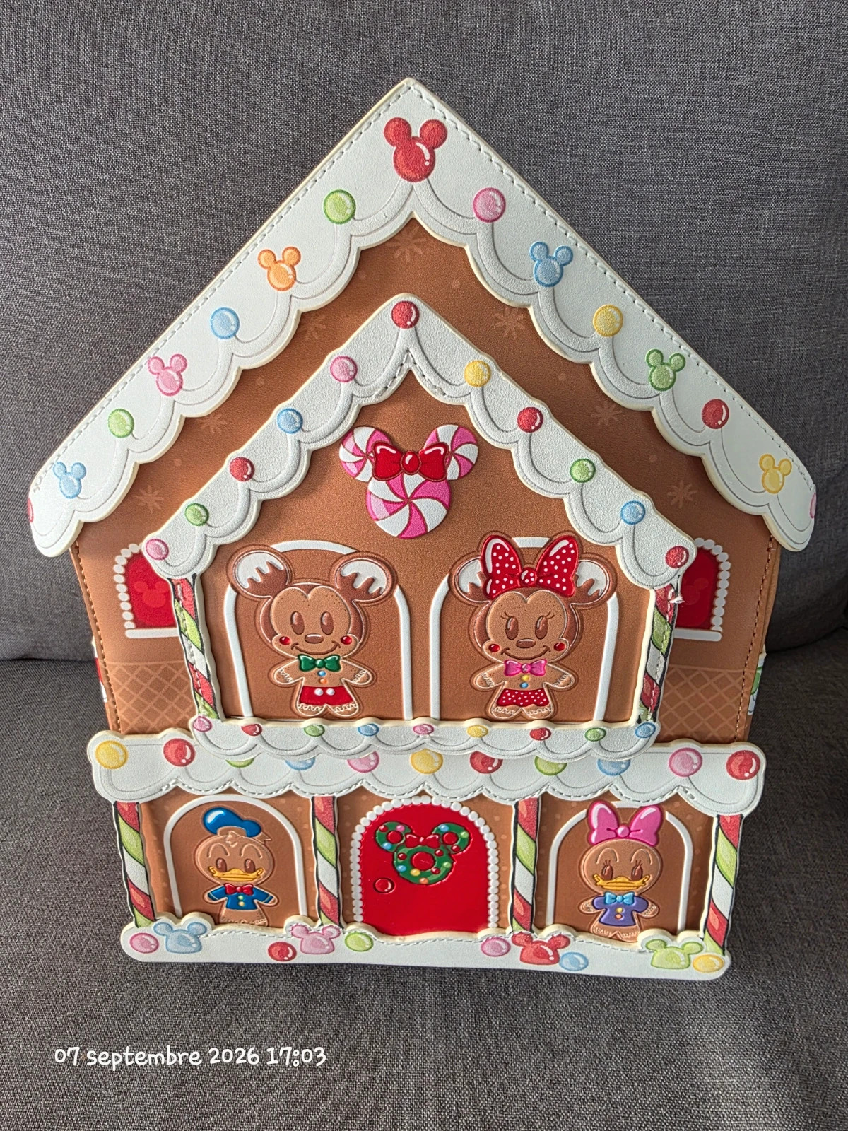 🎄 Sac à dos Disney Loungefly Gingerbread House – Maison en pain d’épices – Mickey & Friends – NEUF