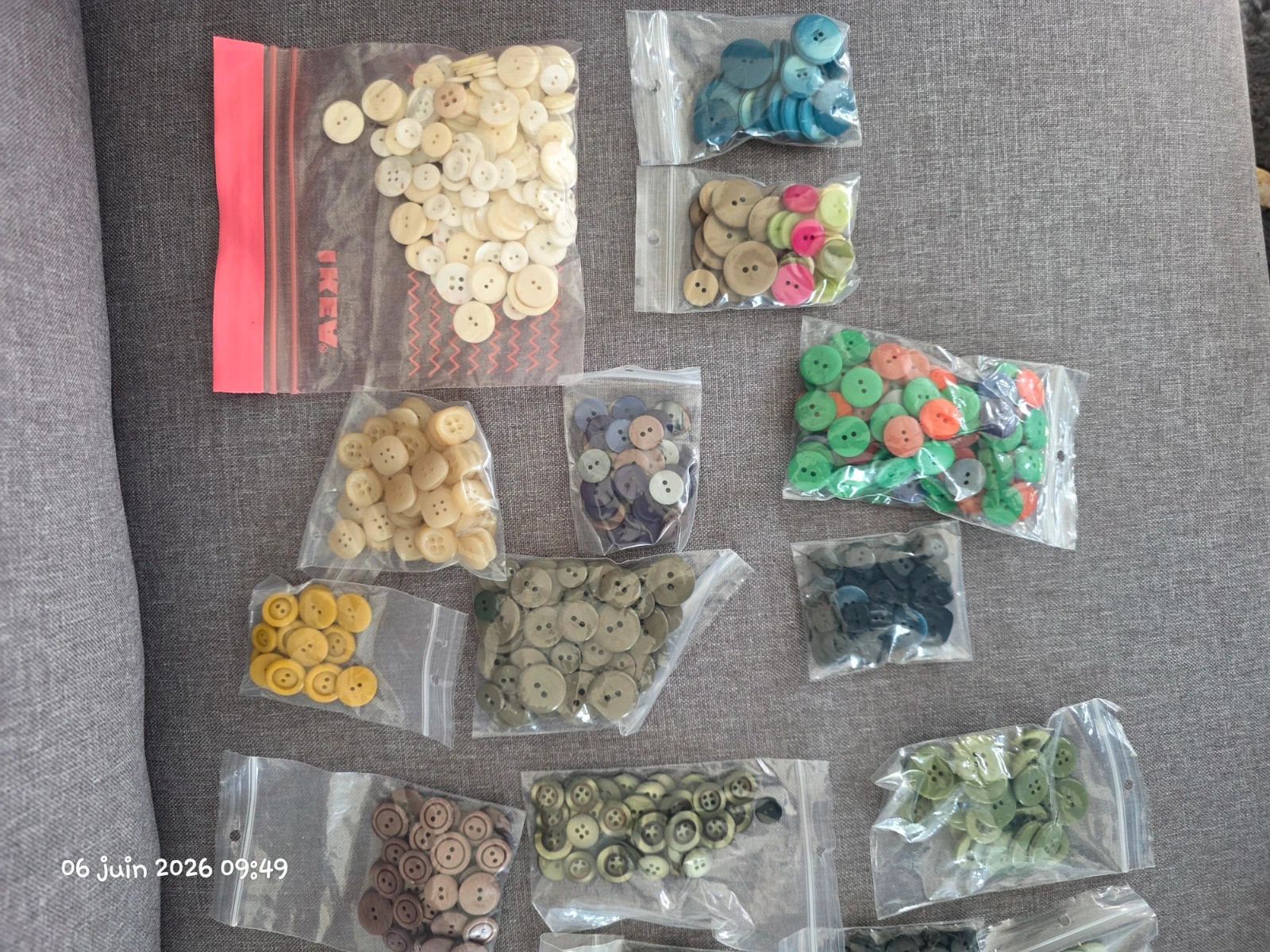 Lot de centaines de boutons couture, déjà triés  – sans marques 3