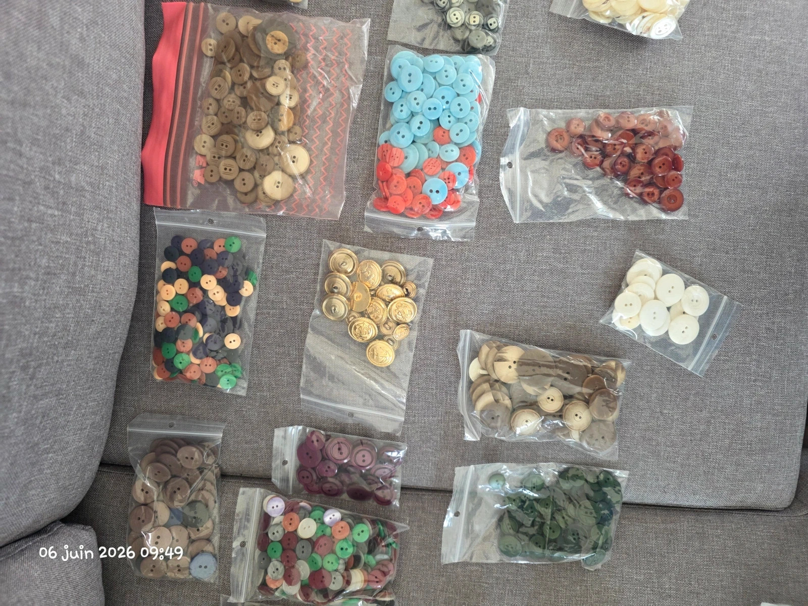Lot de centaines de boutons couture, déjà triés  – sans marques 5