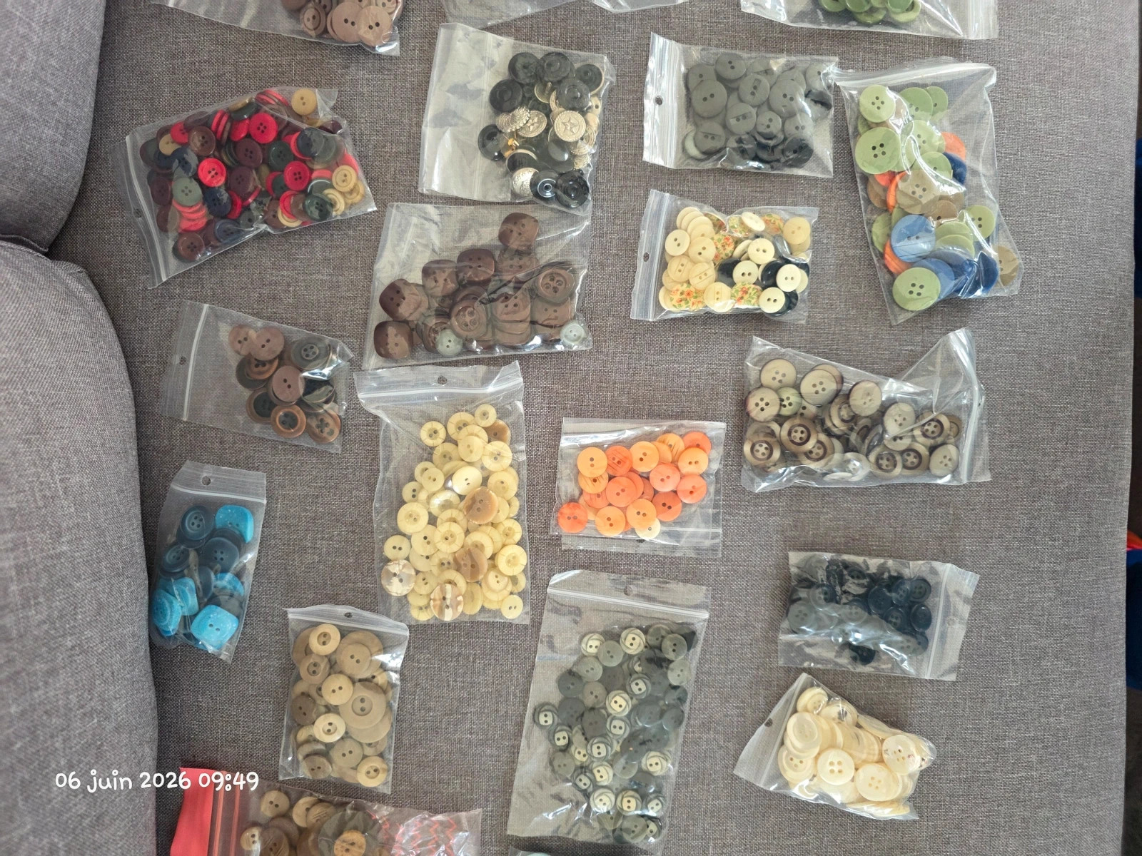 Lot de centaines de boutons couture, déjà triés  – sans marques 4