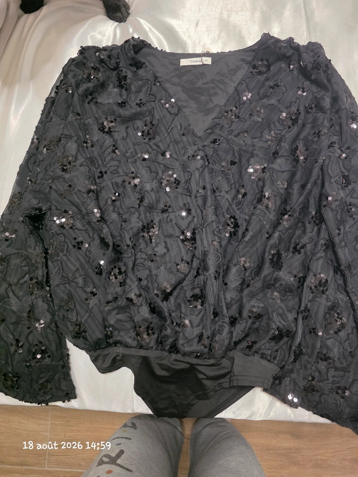 Body avec des sequins noirs – Unika Paris – taille M / 38 / 10 4