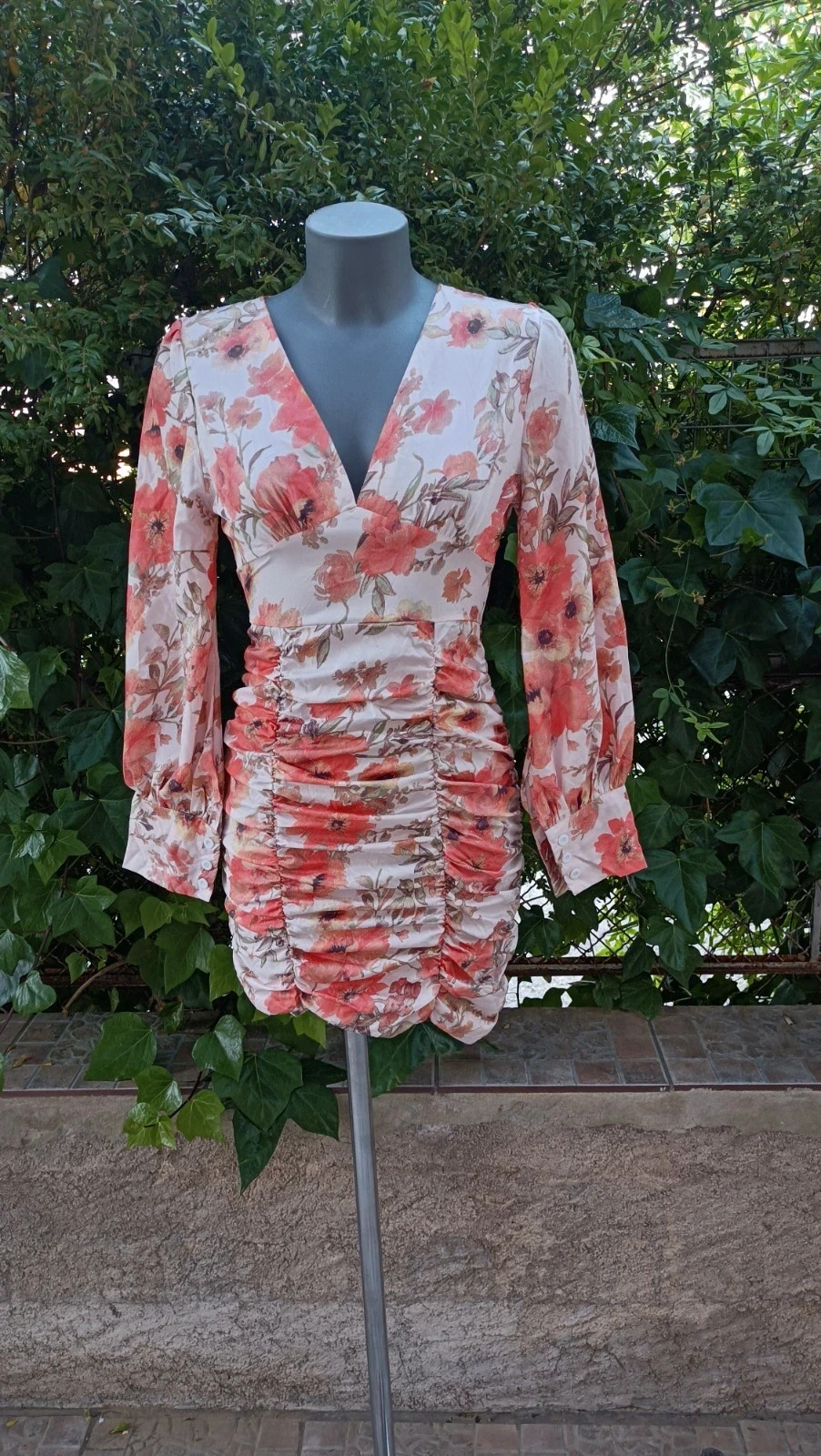 Vestido Corto Fruncido con Estampado Floral Romántico 🌈 – La Boutique – taille S / 36 / 8 2