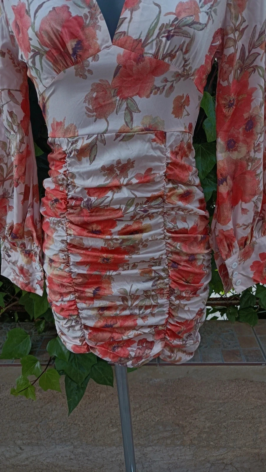 Vestido Corto Fruncido con Estampado Floral Romántico 🌈 – La Boutique – taille S / 36 / 8 5