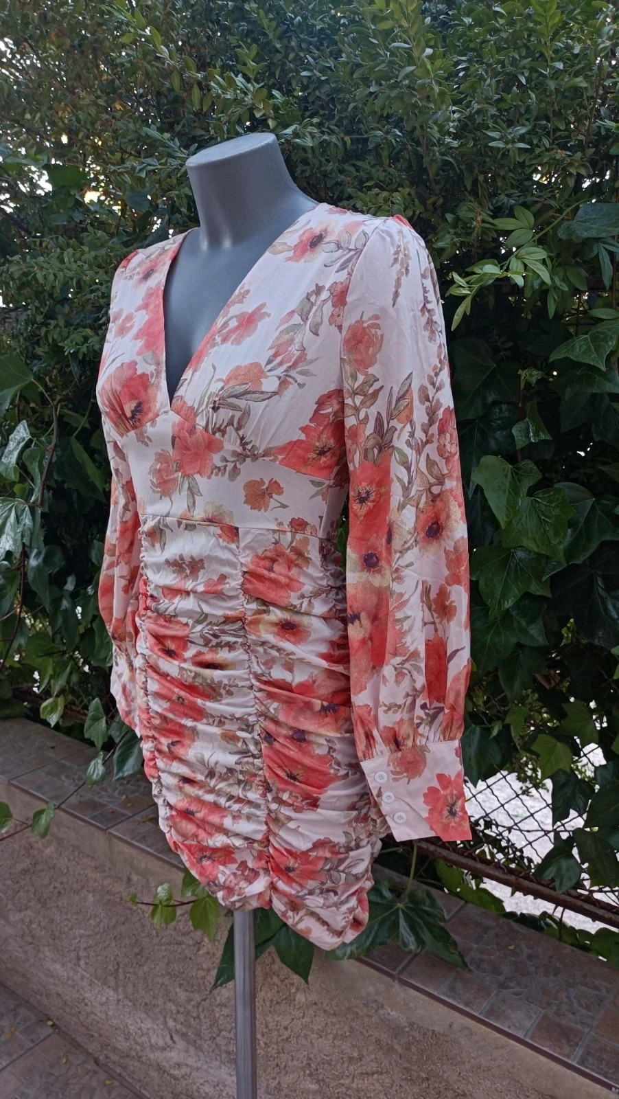 Vestido Corto Fruncido con Estampado Floral Romántico 🌈 – La Boutique – taille S / 36 / 8 4