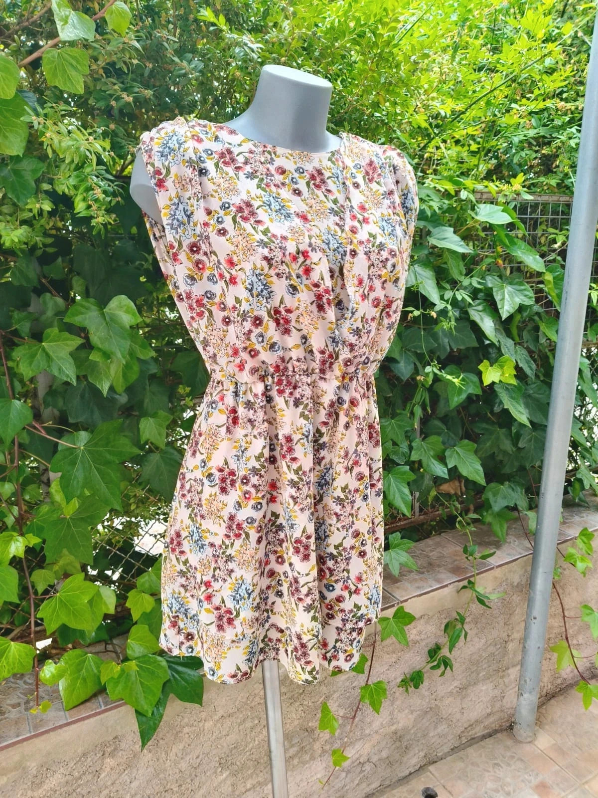 Vestido Floral Zara Basic Collection – Talla M – Estilo Romántico 🌈 – Zara – taille M / 38 / 10 3