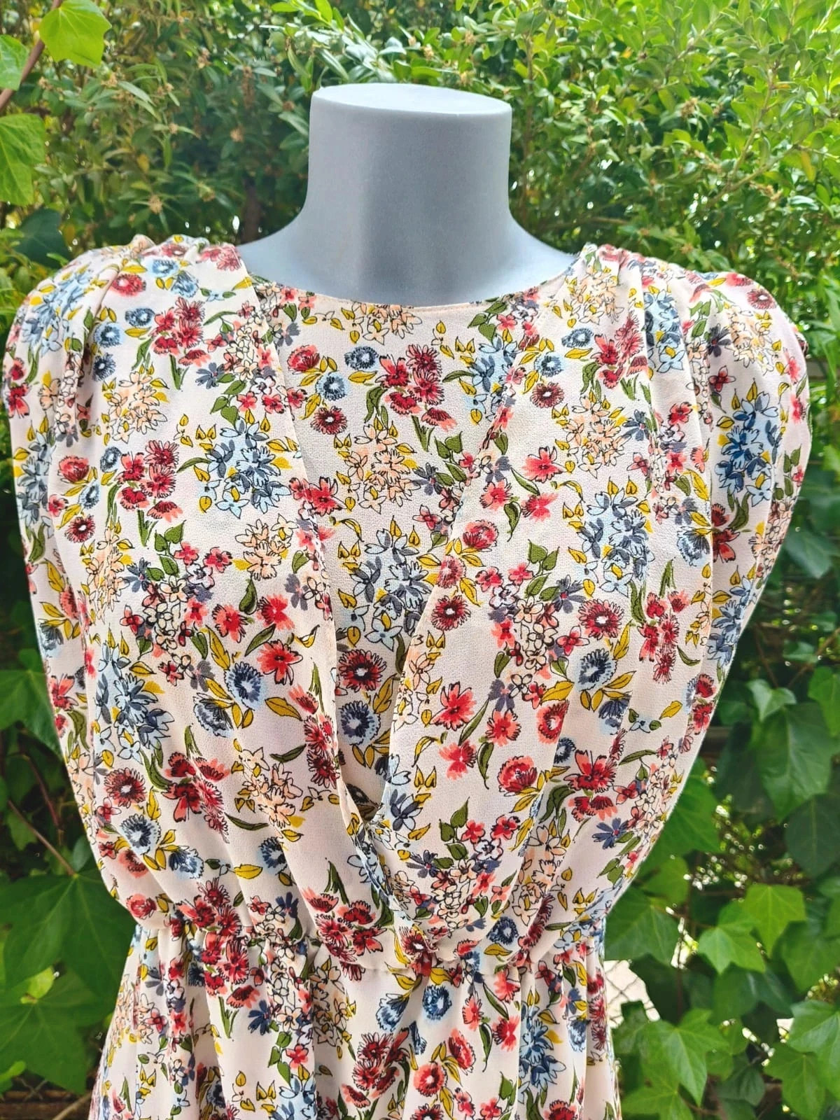 Vestido Floral Zara Basic Collection – Talla M – Estilo Romántico 🌈 – Zara – taille M / 38 / 10 2