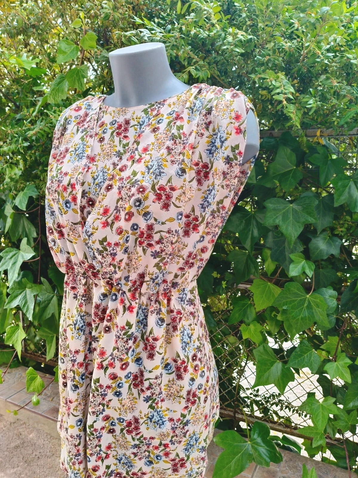 Vestido Floral Zara Basic Collection – Talla M – Estilo Romántico 🌈 – Zara – taille M / 38 / 10 4