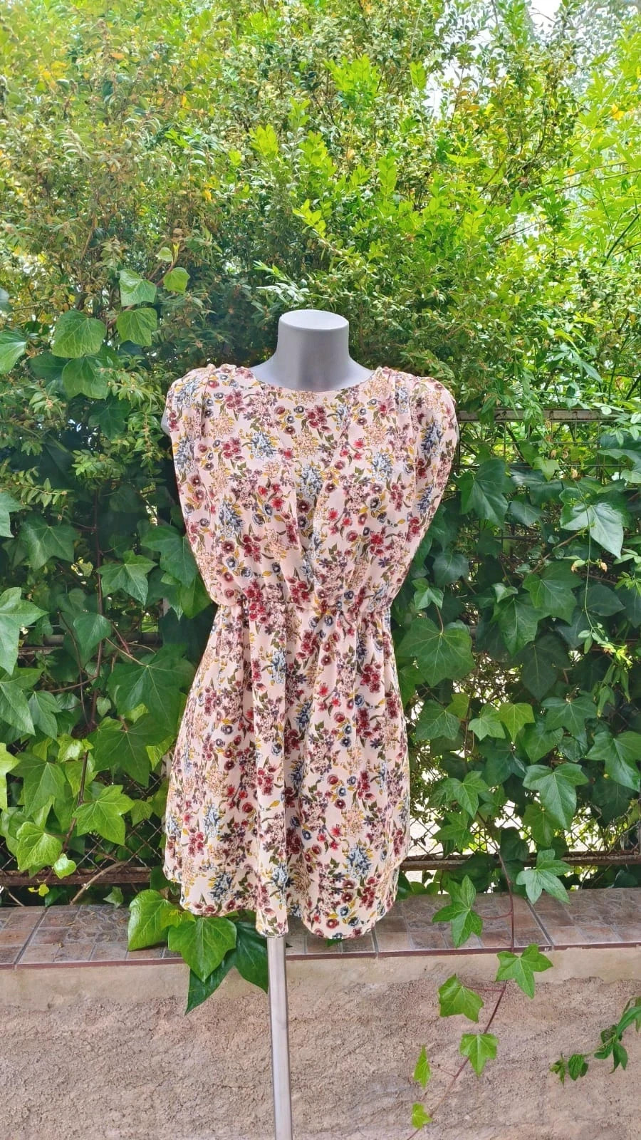 Vestido Floral Zara Basic Collection – Talla M – Estilo Romántico 🌈 – Zara – taille M / 38 / 10