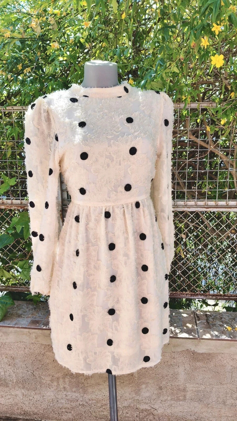 Elegante Vestido Mini Color Crema con Textura y Lunares 🌈 – La Boutique – taille M / 38 / 10 2