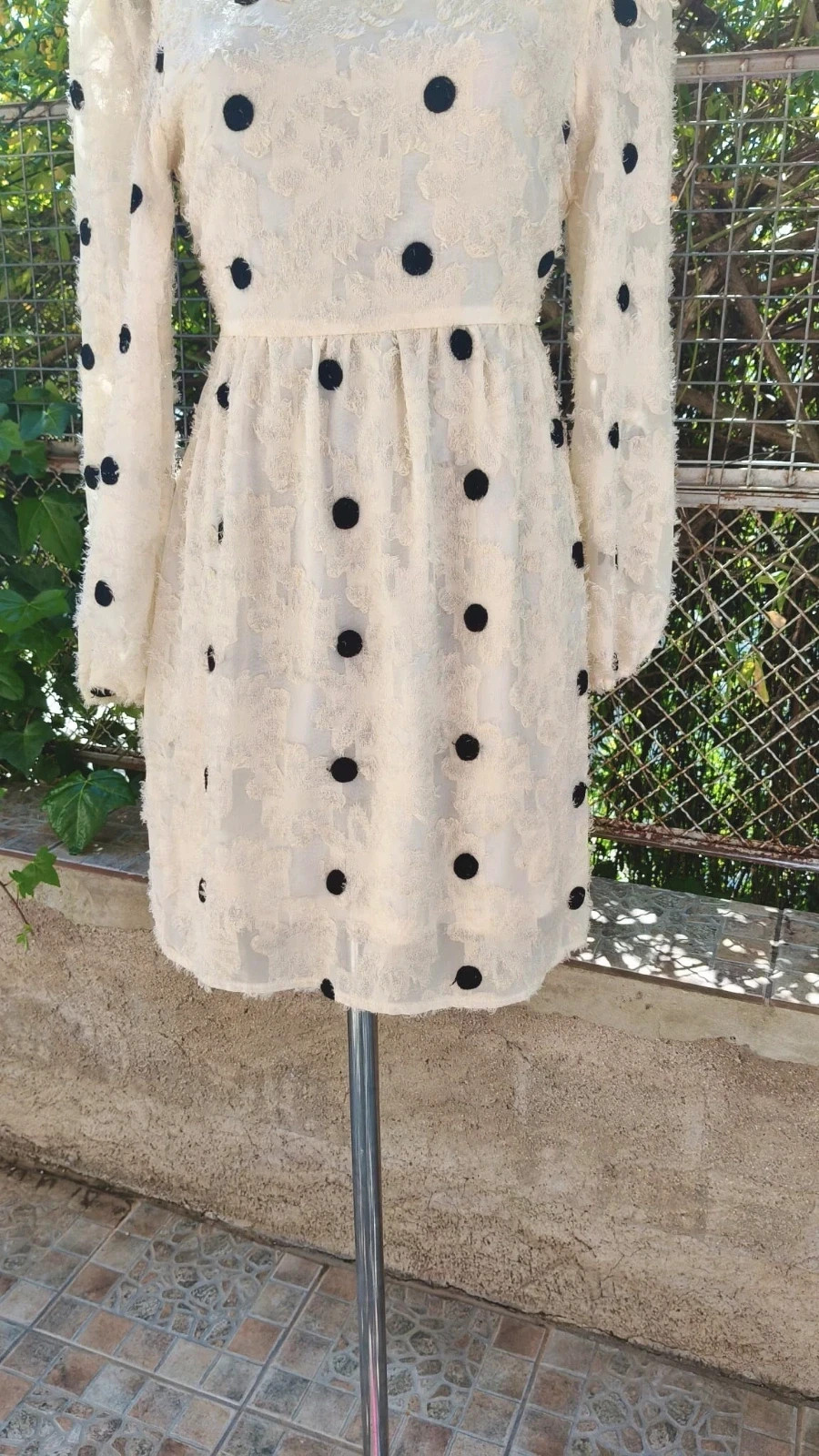 Elegante Vestido Mini Color Crema con Textura y Lunares 🌈 – La Boutique – taille M / 38 / 10 3