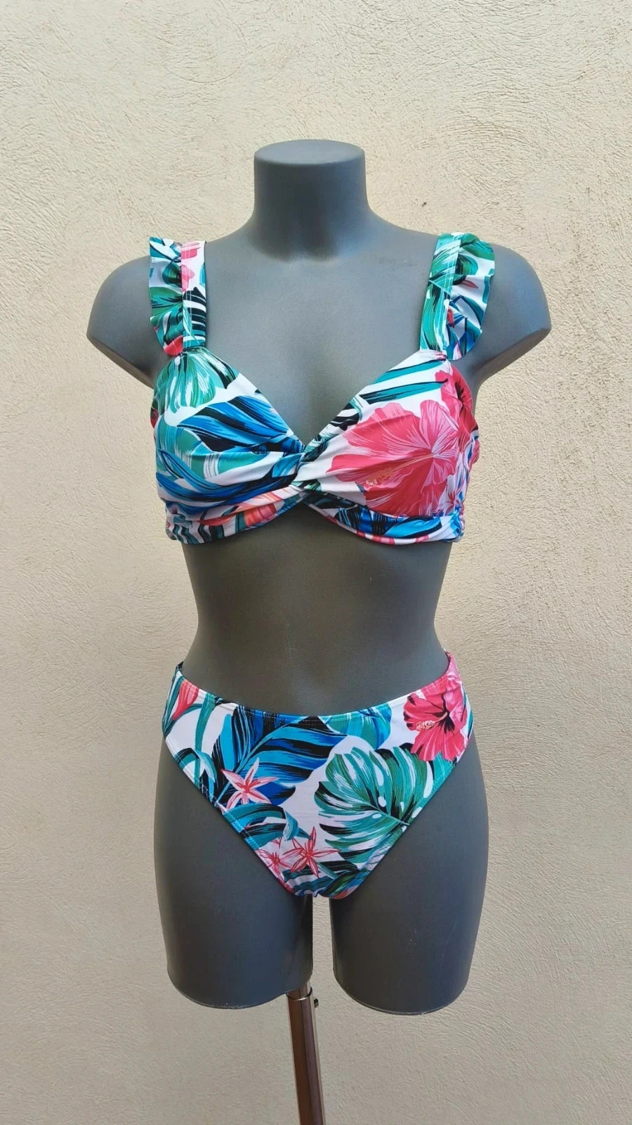 Bikini Tropical con Volantes - Talla M (Nuevo) 🌈