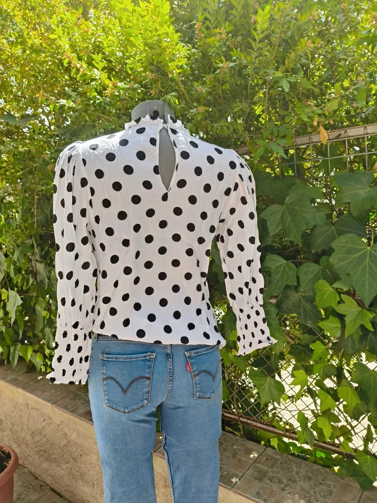Blusa de Lunares Zara Woman – Elegancia Clásica con un Toque Romántico 🌈 – Zara – taille M / 38 / 10 5