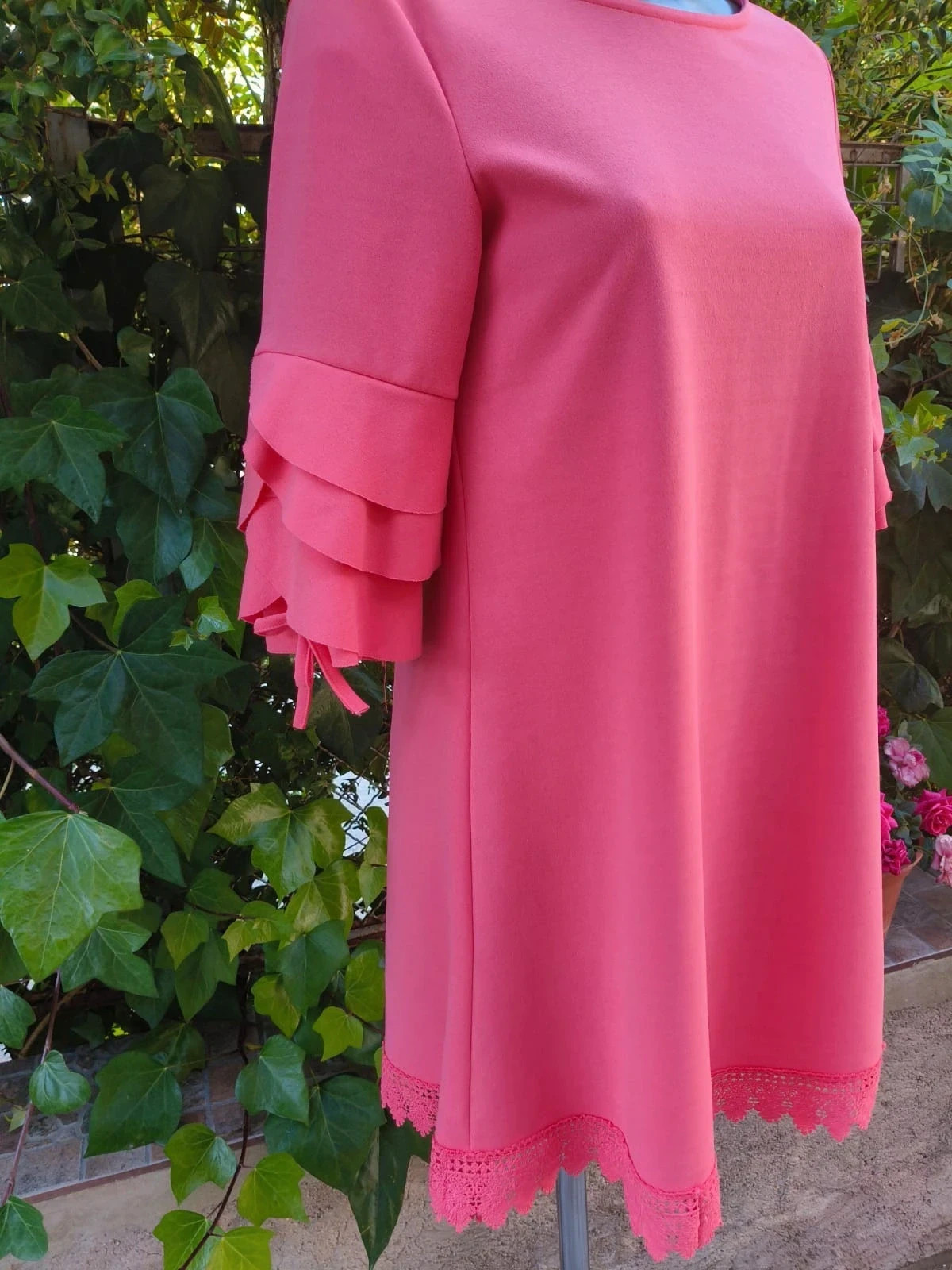 Vestido coral con mangas de volantes y encaje 🌈 – Made In Italy – taille S / 36 / 8 3