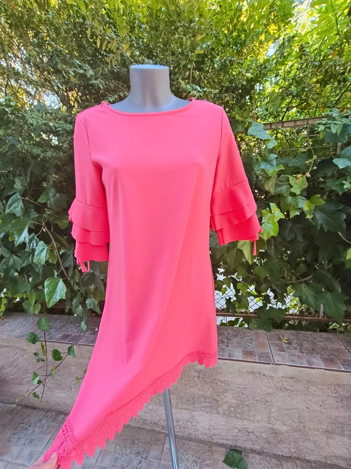Vestido coral con mangas de volantes y encaje 🌈 – Made In Italy – taille S / 36 / 8