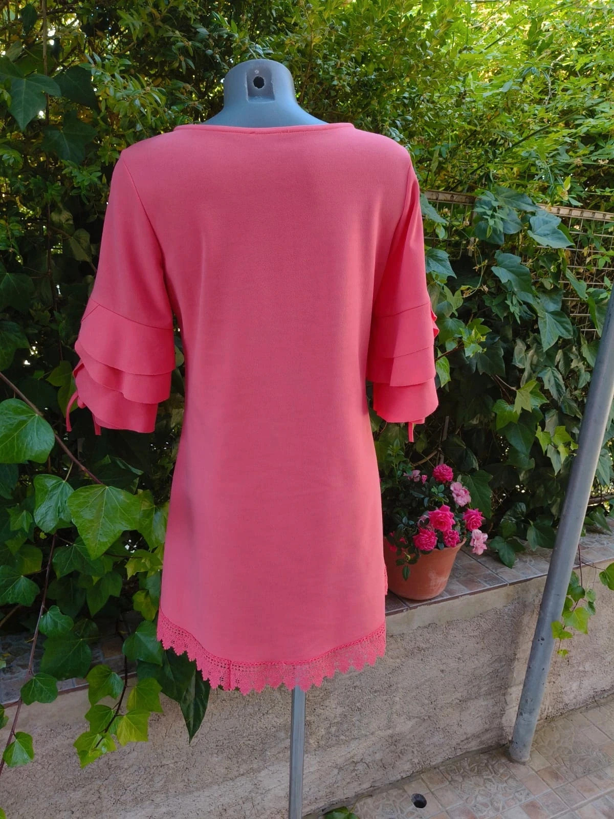Vestido coral con mangas de volantes y encaje 🌈 – Made In Italy – taille S / 36 / 8 5