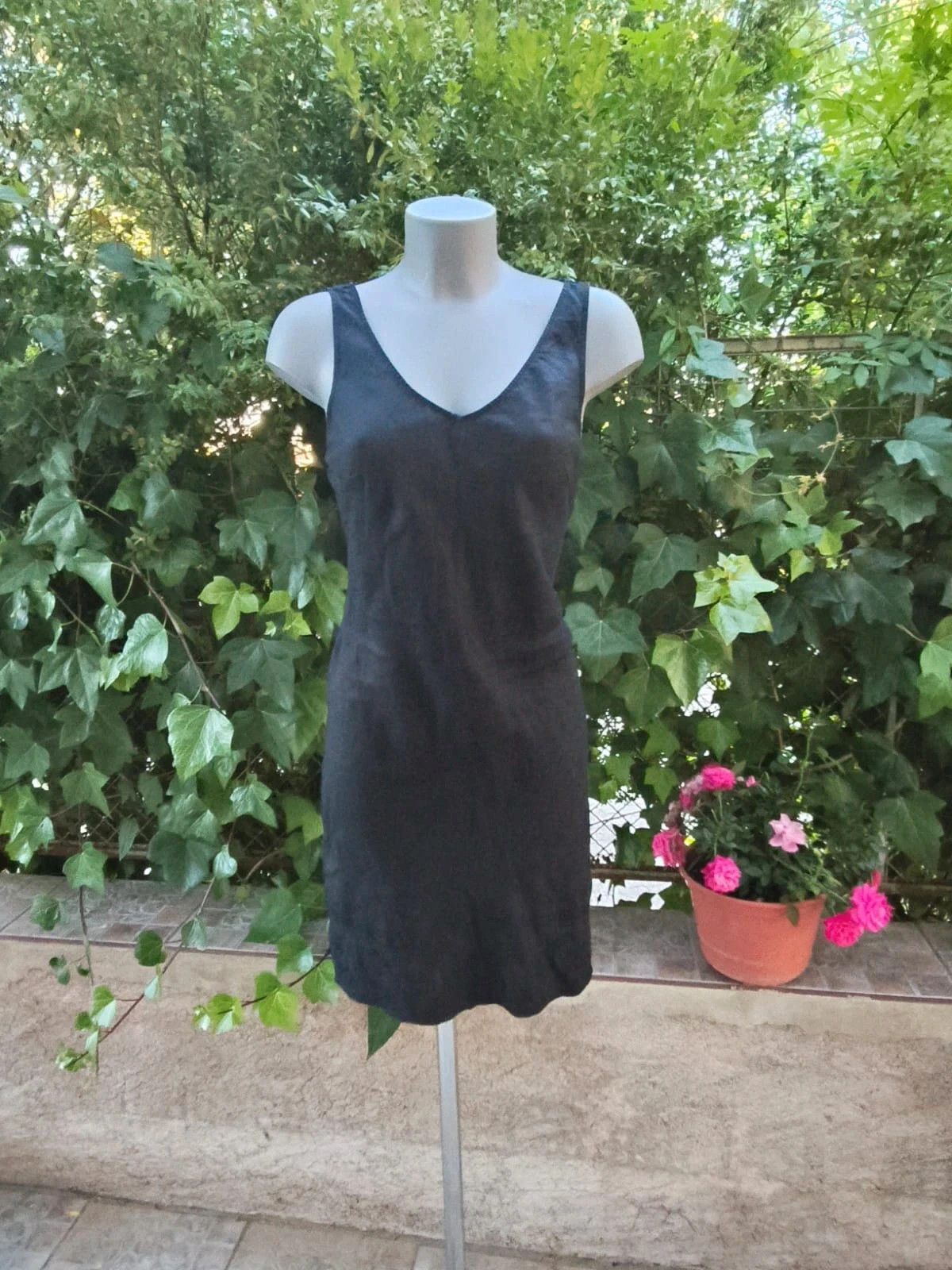 Vestido corto negro de lino con bordado calado / Robe courte en lin noir 🌈 – La Boutique – taille S / 36 / 8 2