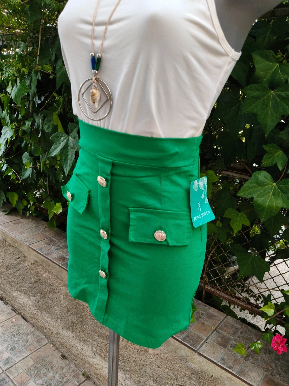 Falda corta verde con botones dorados 🌈 – La Boutique – taille S / 36 / 8 3
