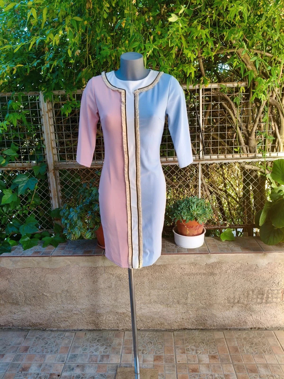 Vestido Color Block Pastel con Detalles de Flecos 🌈