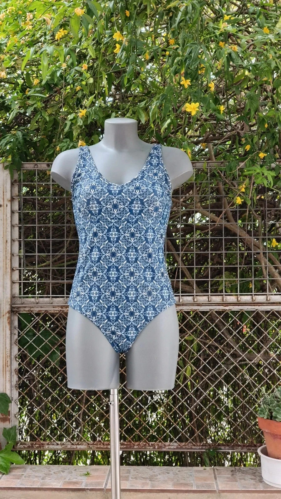 Bañador de una pieza con estampado geométrico azul 🌈