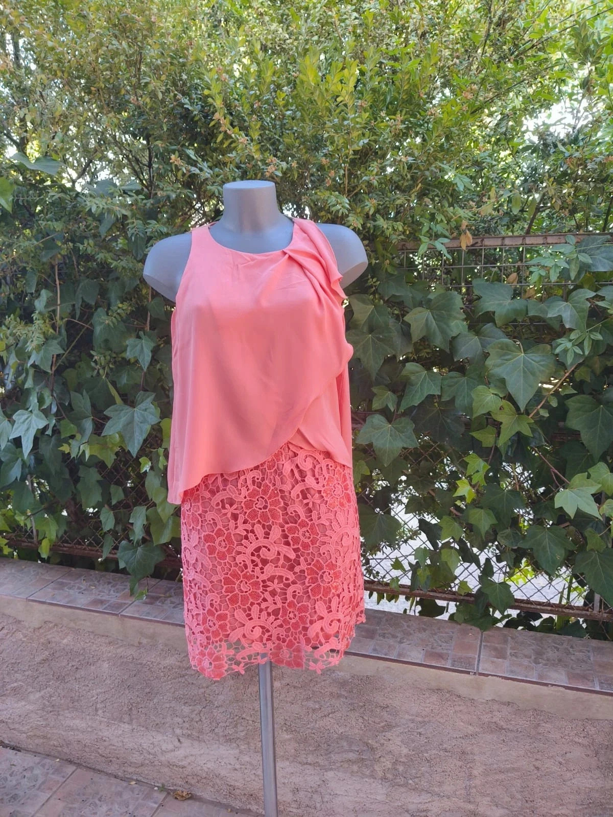 Vestido Coral con Encaje y Lentejuelas – Fórmula Joven (Talla 38)🌈 – Fórmula Joven – taille M / 38 / 10