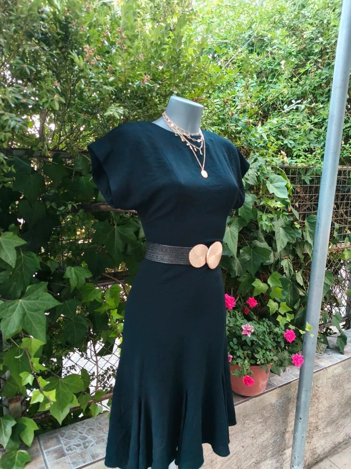 Elegante Vestido Negro con Espalda Abotonada y Falda de Volante🌈 – Liz Claiborne – taille S / 36 / 8 2