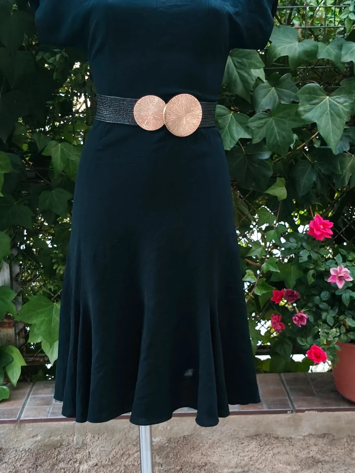 Elegante Vestido Negro con Espalda Abotonada y Falda de Volante🌈 – Liz Claiborne – taille S / 36 / 8 5