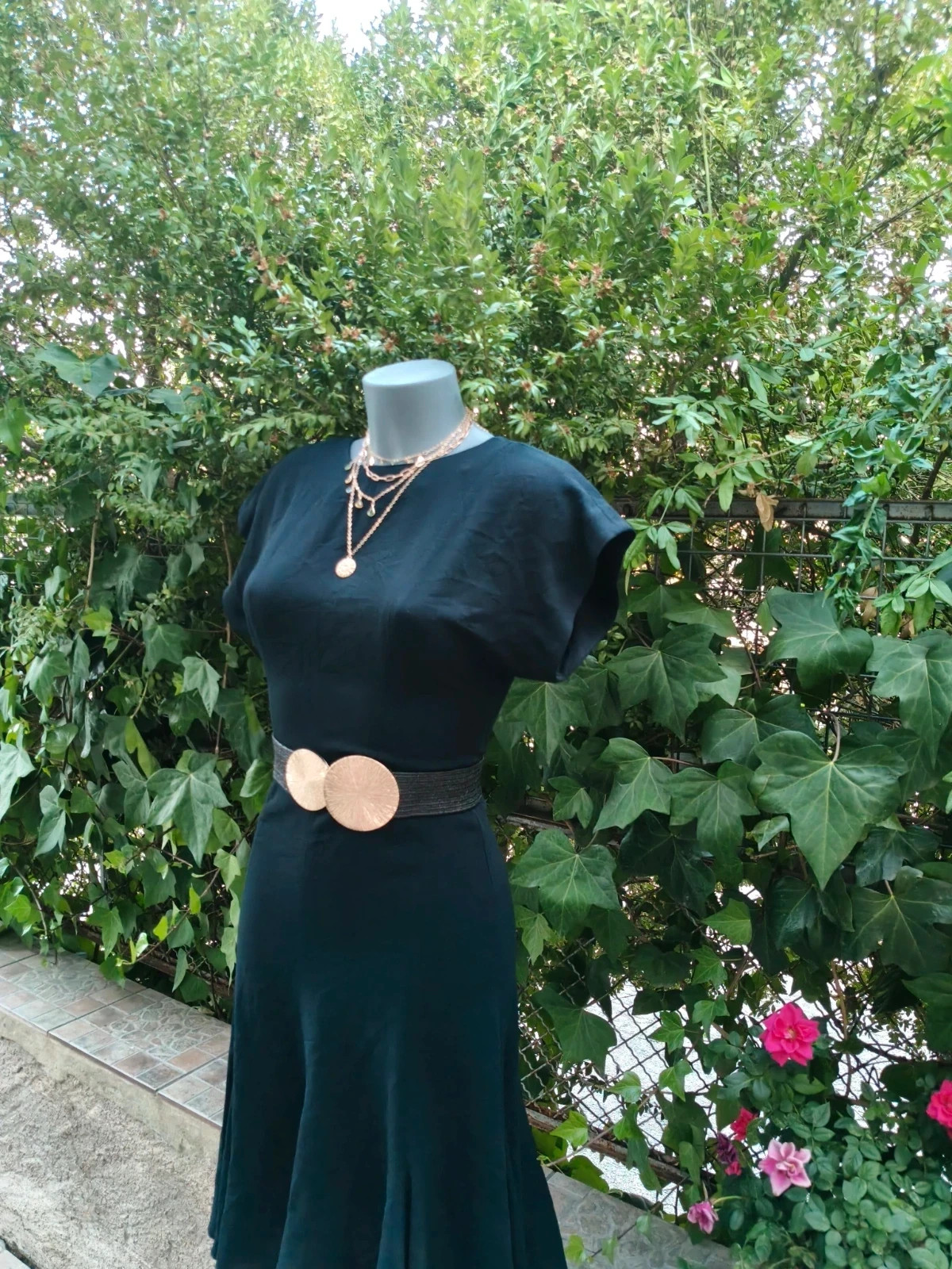 Elegante Vestido Negro con Espalda Abotonada y Falda de Volante🌈 – Liz Claiborne – taille S / 36 / 8 3