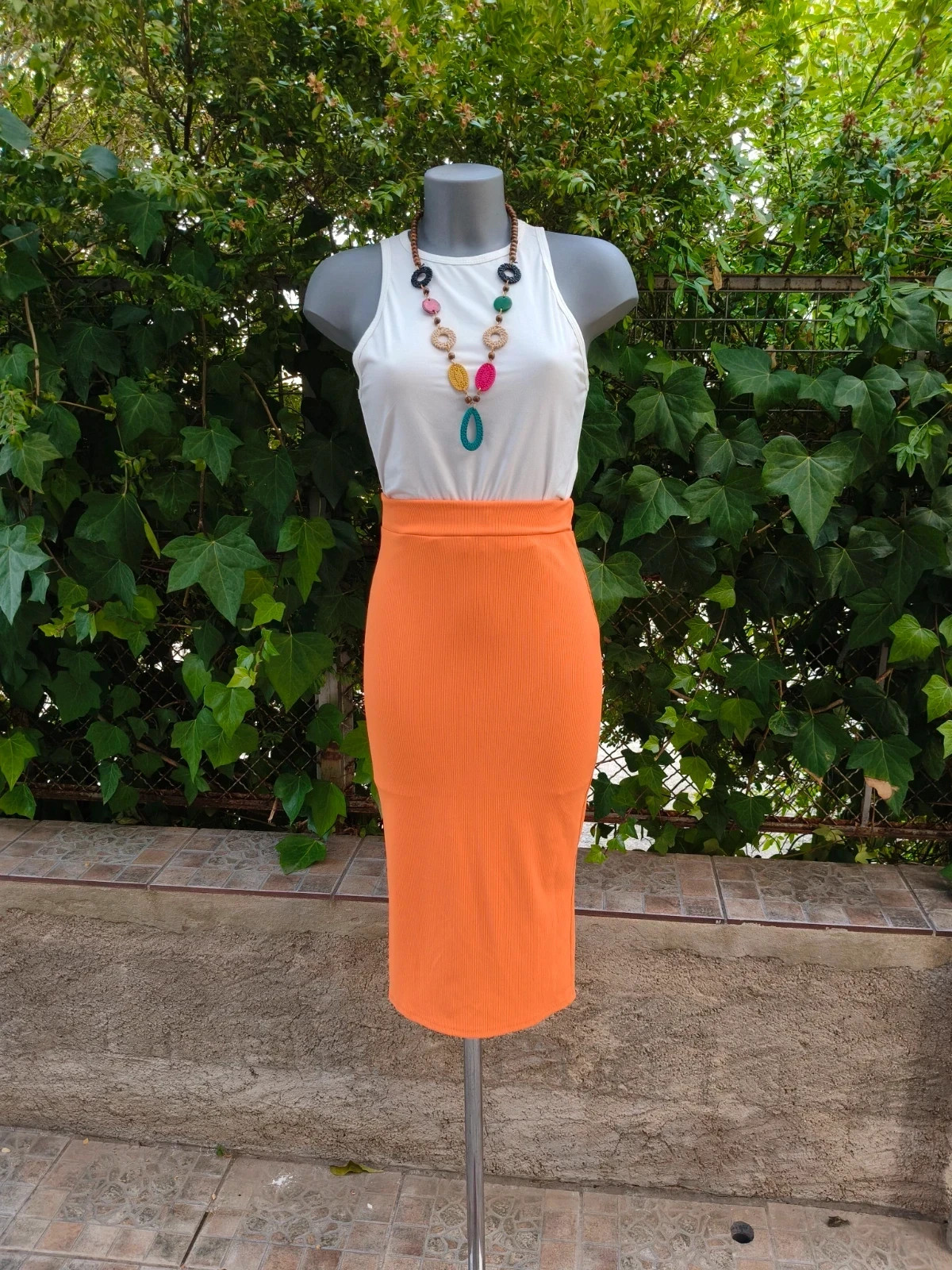 Falda de tubo ajustada de canalé en color naranja vibrante - Talla M 🌈