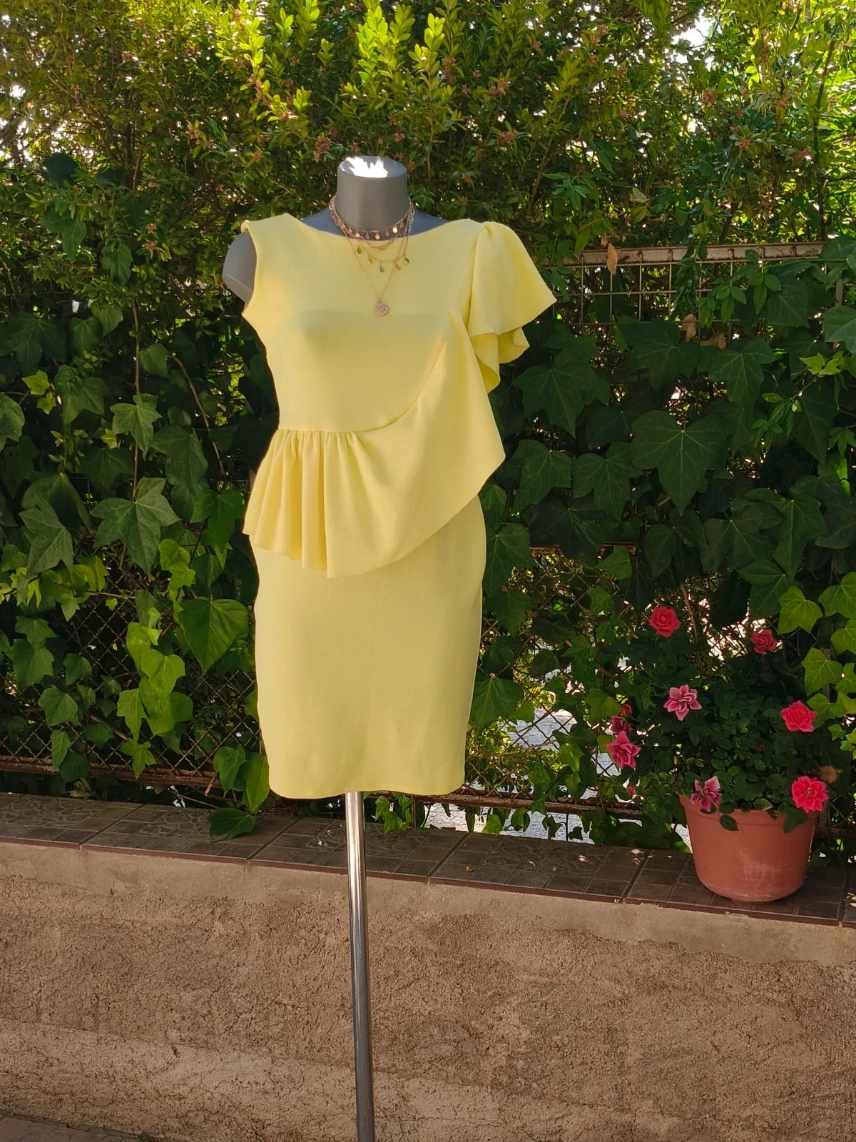 Vestido invitada amarillo con volantes 🌈 – La Boutique – taille M / 38 / 10