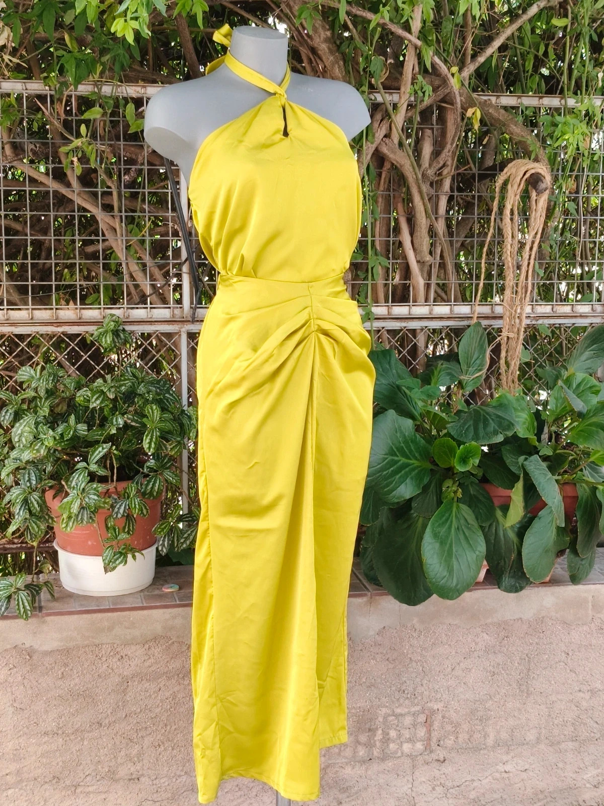 Conjunto de dos piezas verde lima top halter y falda midi drapeada 🌈 – La Boutique – taille S / 36 / 8 2