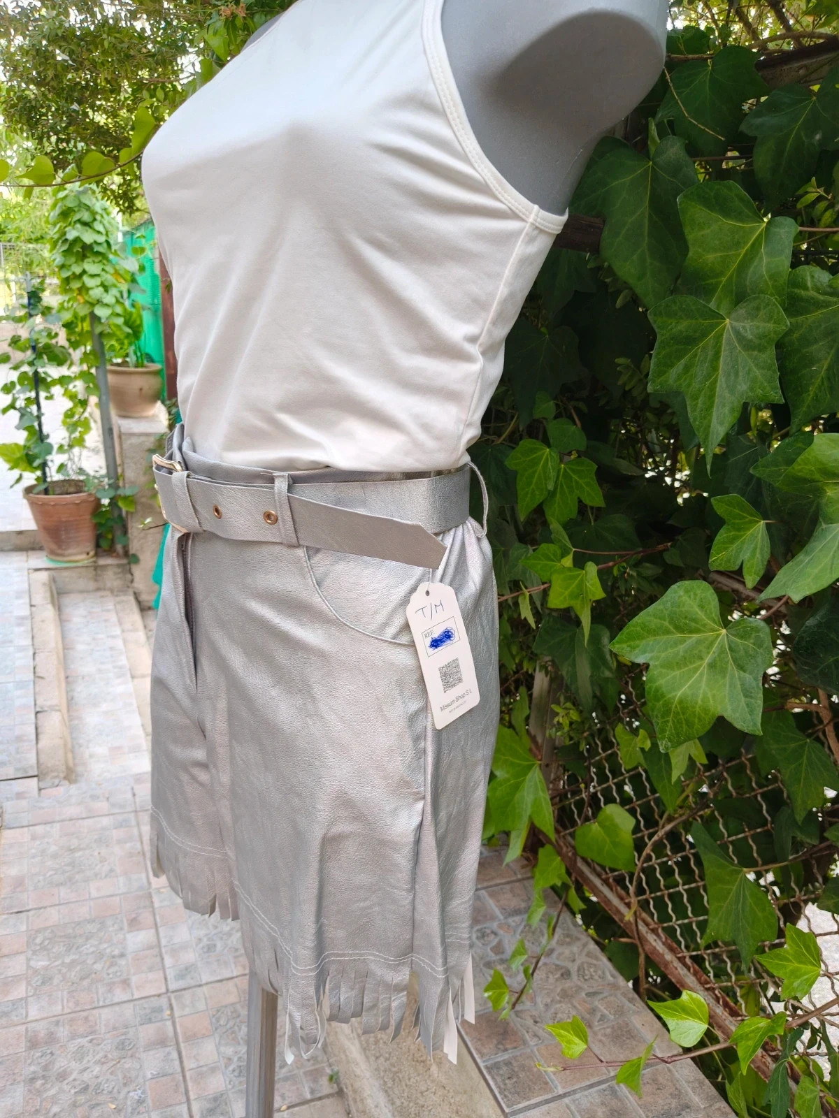 Pantalón corto metalizado plateado con flecos y cinturón 🌈 – La Boutique – taille M / 38 / 10 4