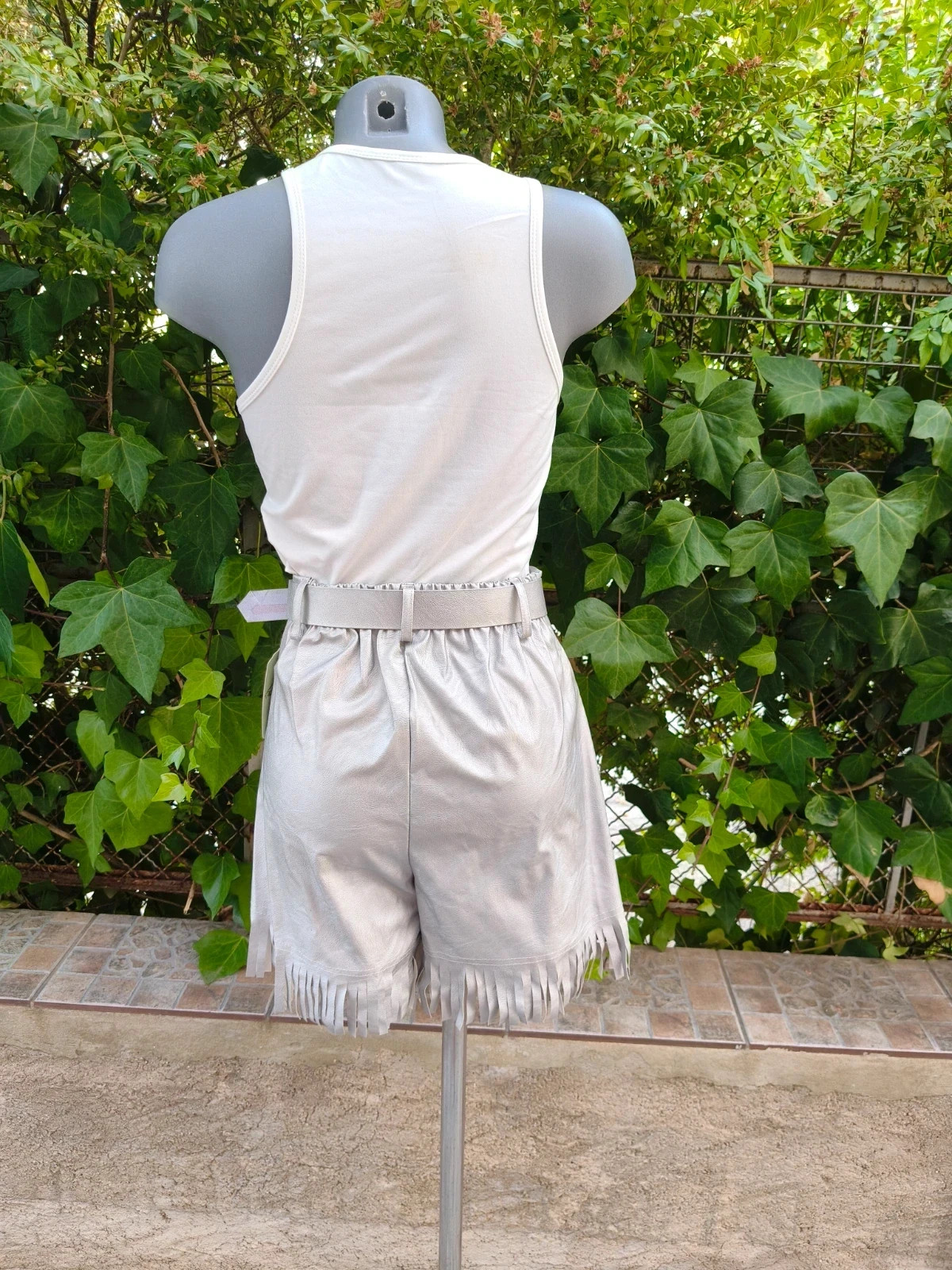 Pantalón corto metalizado plateado con flecos y cinturón 🌈 – La Boutique – taille M / 38 / 10 5