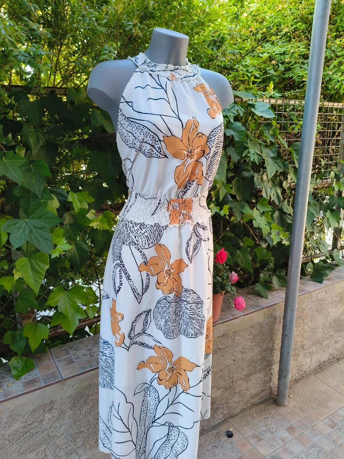 Vestido largo blanco floral naranja, escote halter y nido de abeja 🐝 – La Boutique – taille M / 38 / 10 4